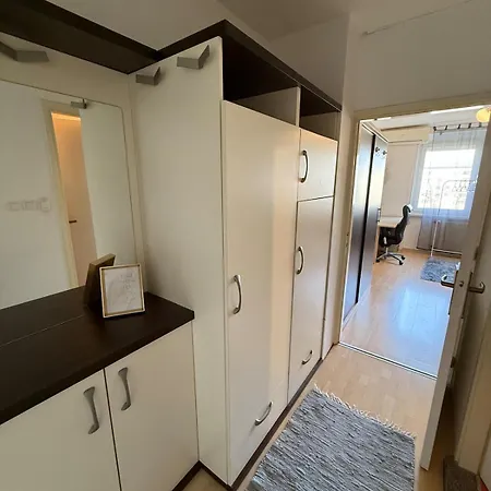 Flat Close To With Private Parking Apartmán
